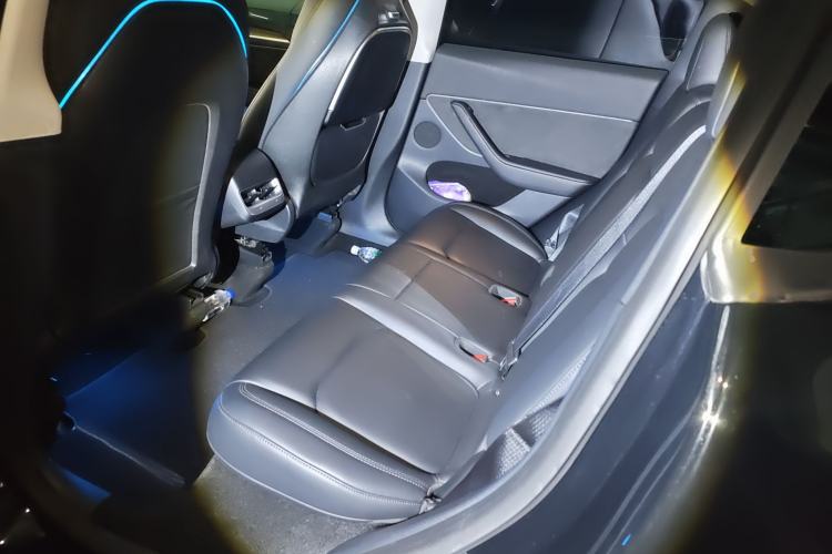 Used Tesla Model Y 2021 Standard Range Rear-Wheel Drive Version Left Rear Seat