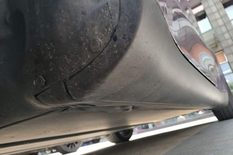 Used Tesla Model Y 2021 Standard Range Rear-Wheel Drive Version Left Side Sill