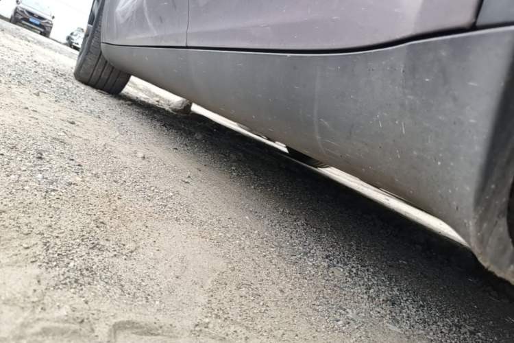 Used Tesla Model Y 2021 Standard Range Rear-Wheel Drive Version Left Side Sill