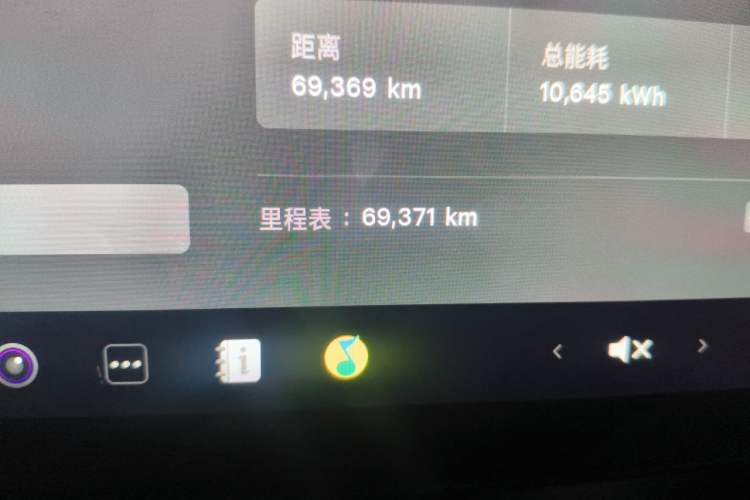 Used Tesla Model Y 2021 Standard Range Rear-Wheel Drive Version Odometer Close Up