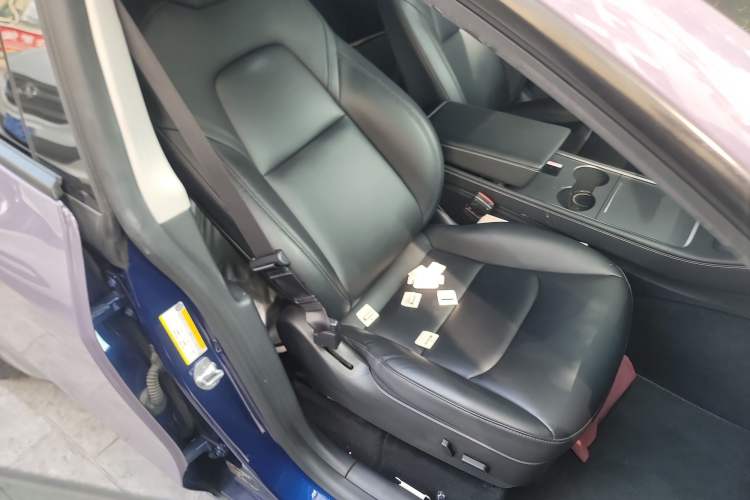 Used Tesla Model Y 2021 Standard Range Rear-Wheel Drive Version Right Front Seat
