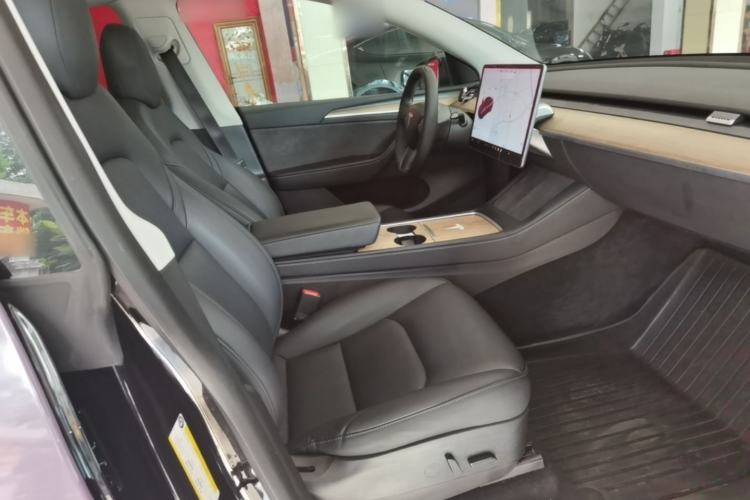 Used Tesla Model Y 2021 Standard Range Rear-Wheel Drive Version Right Front Seat