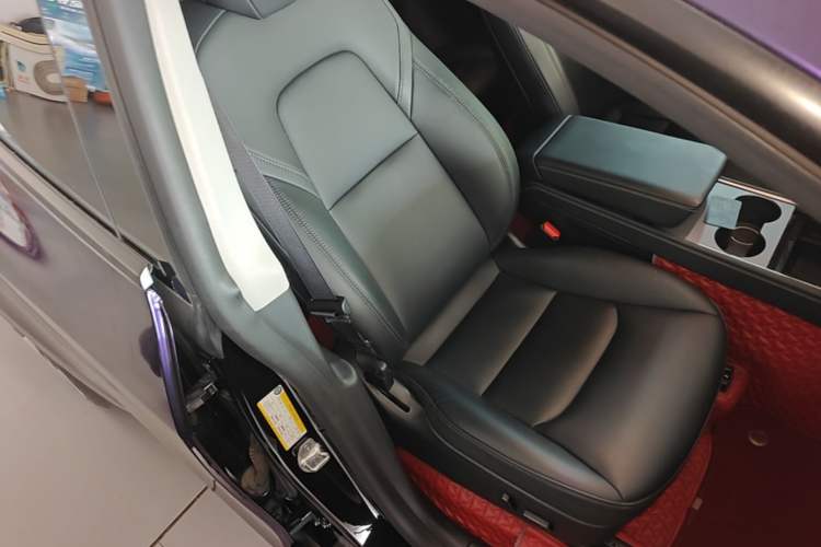 Used Tesla Model Y 2021 Standard Range Rear-Wheel Drive Version Right Front Seat