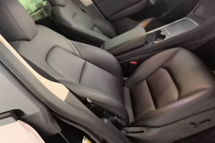 Used Tesla Model Y 2021 Standard Range Rear-Wheel Drive Version Right Front Seat