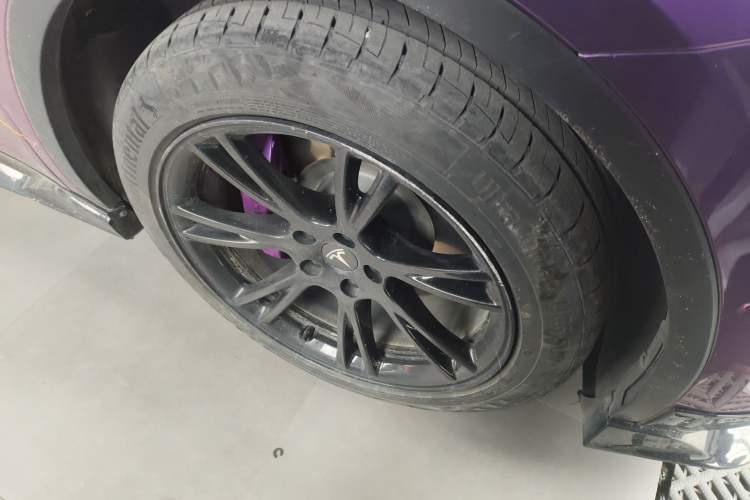 Used Tesla Model Y 2021 Standard Range Rear-Wheel Drive Version Right Front Wheel Hub