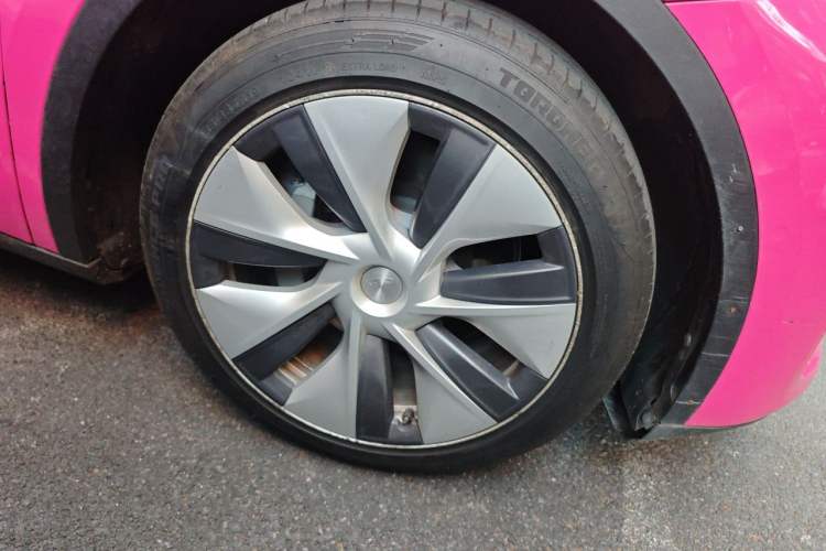 Used Tesla Model Y 2021 Long-Range All-Wheel-Drive Version Right Front Wheel Hub