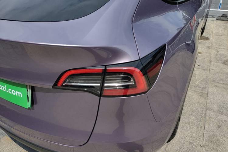 Used Tesla Model Y 2021 Standard Range Rear-Wheel Drive Version Right Rear Taillight