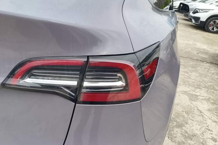 Used Tesla Model Y 2021 Standard Range Rear-Wheel Drive Version Right Rear Taillight