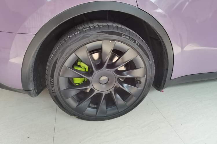 Used Tesla Model Y 2021 Standard Range Rear-Wheel Drive Version Right Rear Wheel Hub