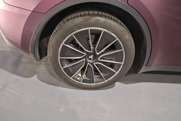 Used Tesla Model Y 2021 Standard Range Rear-Wheel Drive Version Right Rear Wheel Hub
