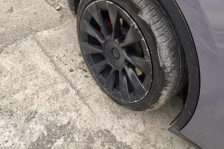 Used Tesla Model Y 2021 Standard Range Rear-Wheel Drive Version Right Rear Wheel Hub