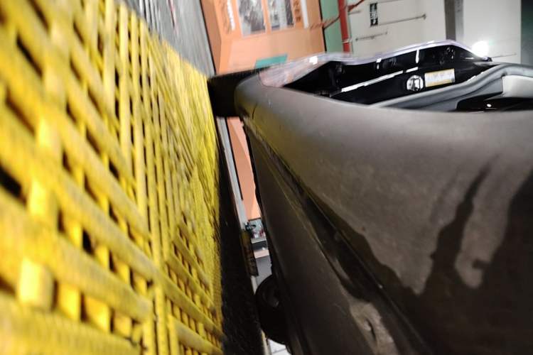 Used Tesla Model Y 2021 Standard Range Rear-Wheel Drive Version Right Side Sill