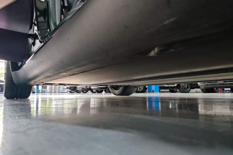 Used Tesla Model Y 2021 Standard Range Rear-Wheel Drive Version Right Side Sill