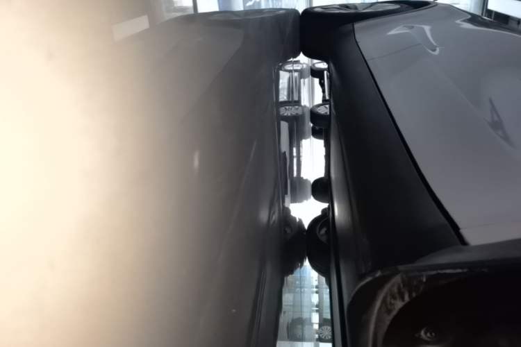 Used Tesla Model Y 2021 Standard Range Rear-Wheel Drive Version Right Side Sill