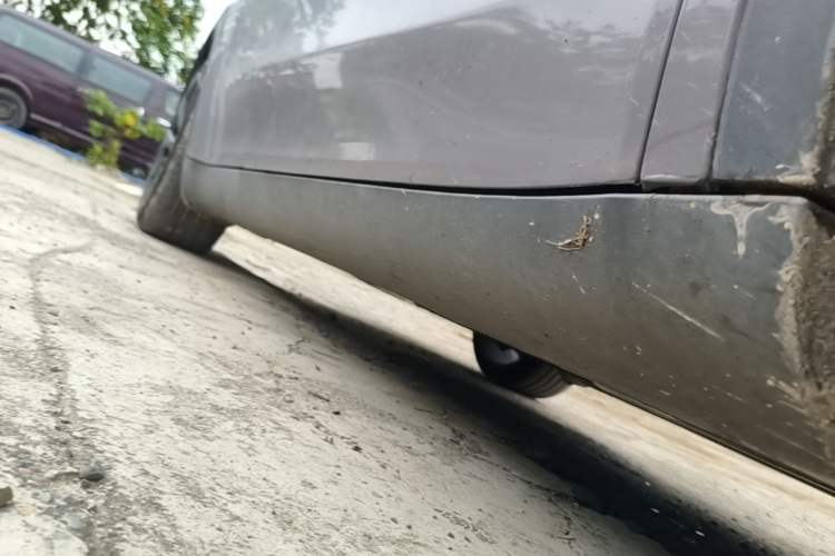 Used Tesla Model Y 2021 Standard Range Rear-Wheel Drive Version Right Side Sill