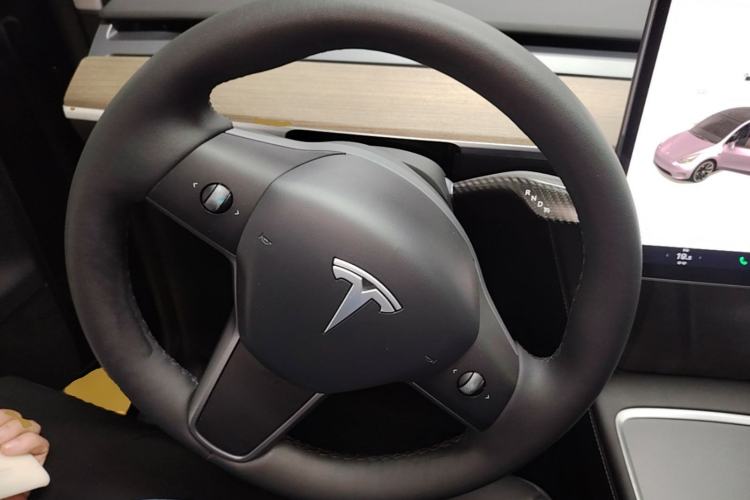 Used Tesla Model Y 2021 Standard Range Rear-Wheel Drive Version Steering Wheel