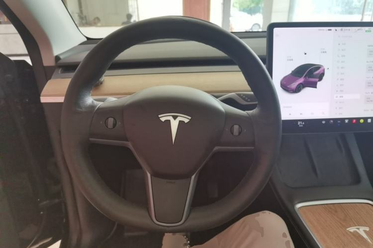 Used Tesla Model Y 2021 Standard Range Rear-Wheel Drive Version Steering Wheel