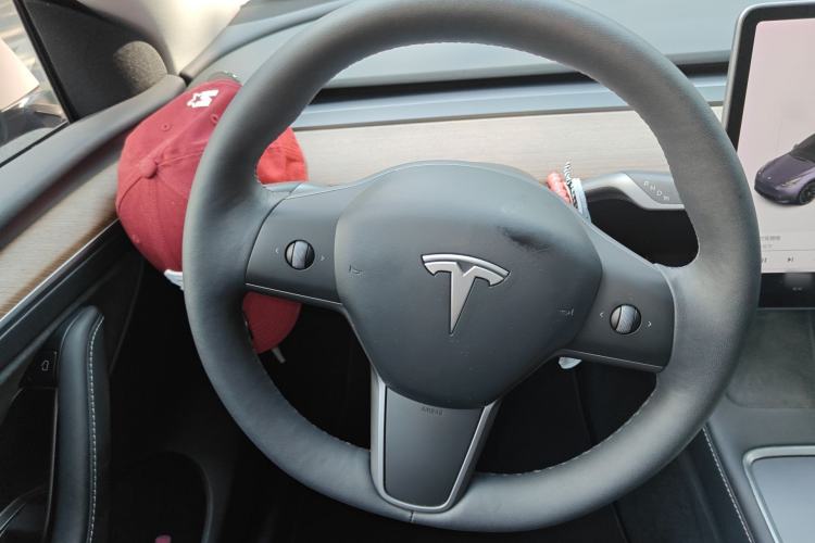 Used Tesla Model Y 2021 Long-Range All-Wheel-Drive Version Steering Wheel