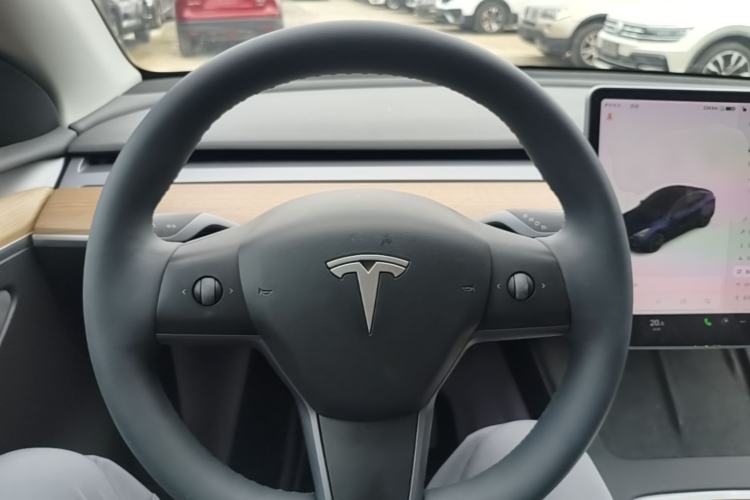 Used Tesla Model Y 2021 Standard Range Rear-Wheel Drive Version Steering Wheel