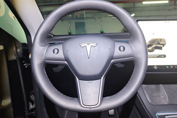 Used Tesla Model Y 2021 Standard Range Rear-Wheel Drive Version Steering Wheel