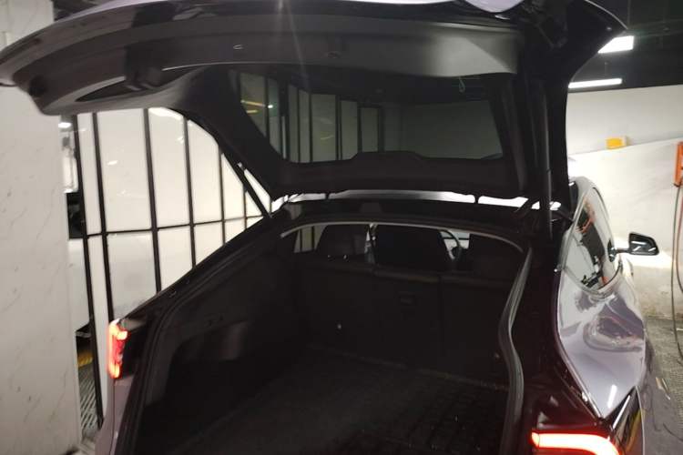Used Tesla Model Y 2021 Standard Range Rear-Wheel Drive Version Trunk