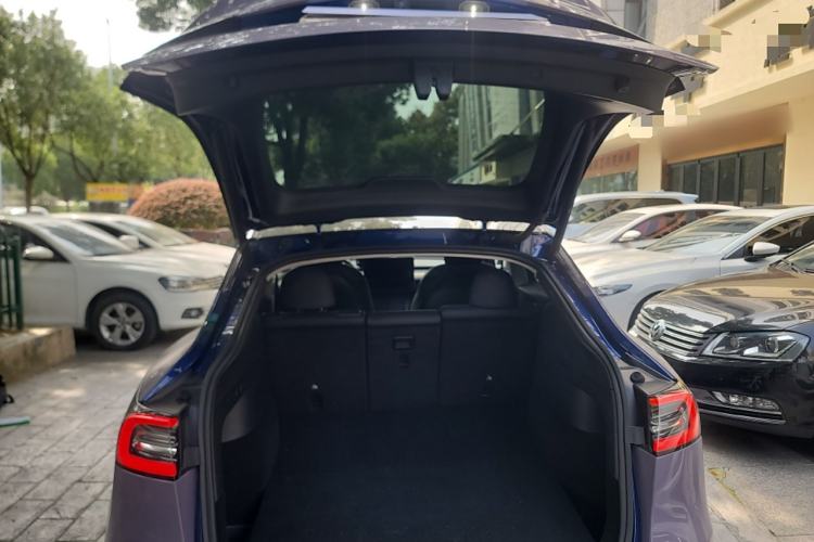 Used Tesla Model Y 2021 Standard Range Rear-Wheel Drive Version Trunk