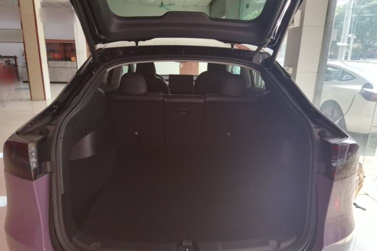Used Tesla Model Y 2021 Standard Range Rear-Wheel Drive Version Trunk
