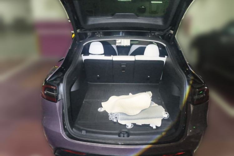 Used Tesla Model Y 2021 Standard Range Rear-Wheel Drive Version Trunk