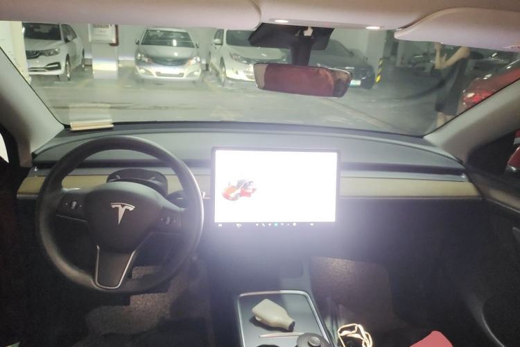 Used Tesla Model Y 2021 Long-Range All-Wheel-Drive Version Center Console