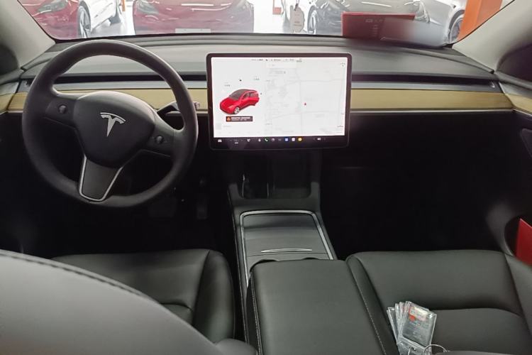 Used Tesla Model Y 2021 Standard Range Rear-Wheel Drive Version Center Console