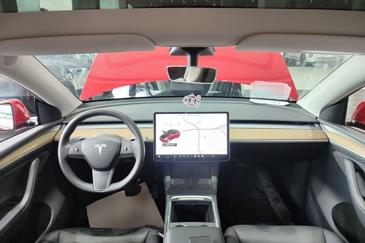 Used Tesla Model Y 2021 Standard Range Rear-Wheel Drive Version Center Console
