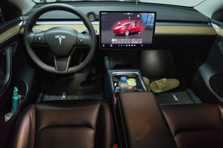 Used Tesla Model Y 2021 Long-Range All-Wheel-Drive Version Center Console