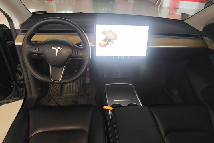 Used Tesla Model Y 2021 Standard Range Rear-Wheel Drive Version Center Console