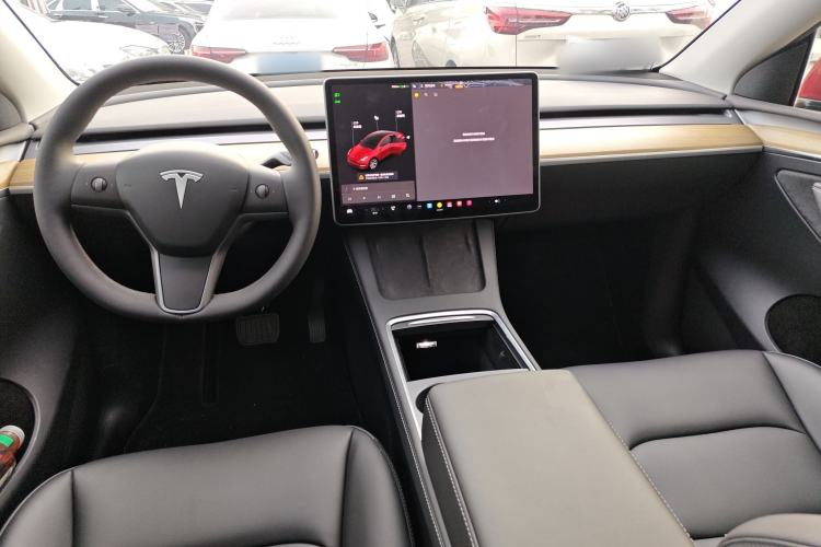 Used Tesla Model Y 2021 Standard Range Rear-Wheel Drive Version Center Console