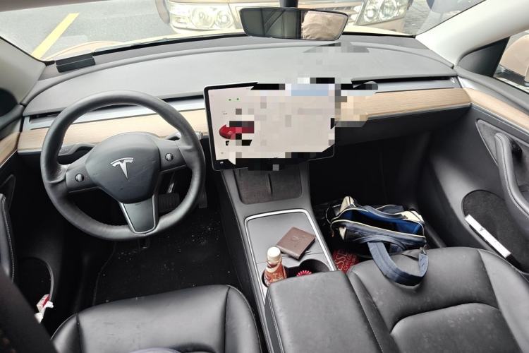 Used Tesla Model Y 2021 Standard Range Rear-Wheel Drive Version Center Console