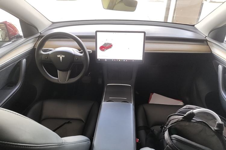 Used Tesla Model Y 2021 Long-Range All-Wheel-Drive Version 3D7 Center Console