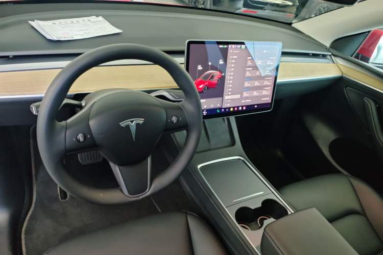 Used Tesla Model Y 2021 Long-Range All-Wheel-Drive Version Center Console
