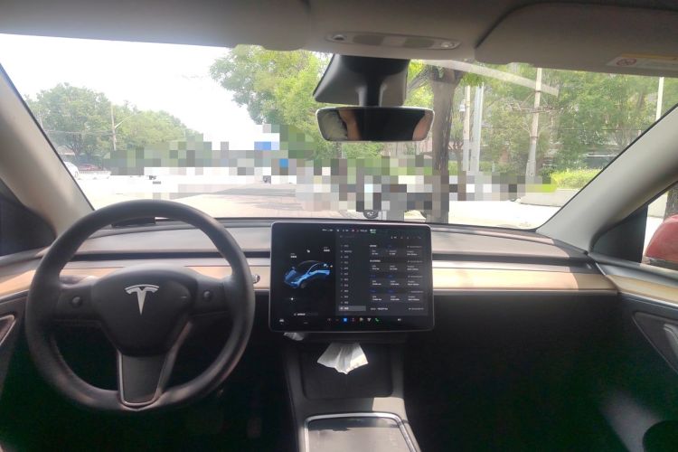 Used Tesla Model Y 2021 Long-Range All-Wheel-Drive Version 3D7 Center Console