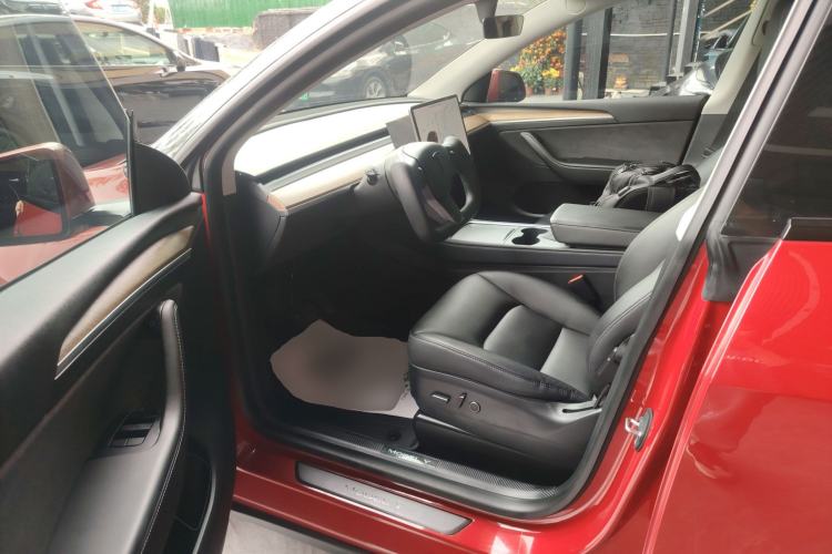 Used Tesla Model Y 2021 Long-Range All-Wheel-Drive Version Driver Seat