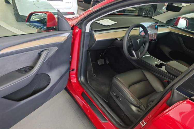 Used Tesla Model Y 2021 Long-Range All-Wheel-Drive Version Driver Seat