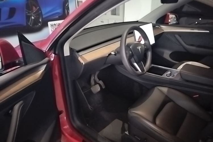 Used Tesla Model Y 2021 Long-Range All-Wheel-Drive Version Driver Seat