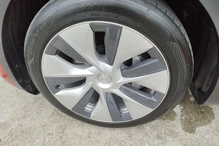 Used Tesla Model Y 2021 Long-Range All-Wheel-Drive Version 3D7 Exterior 1