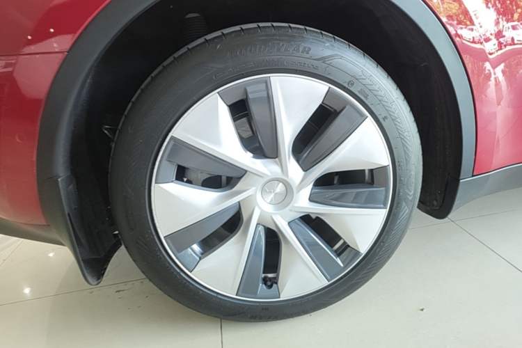 Used Tesla Model Y 2021 Long-Range All-Wheel-Drive Version 3D7 Exterior 1