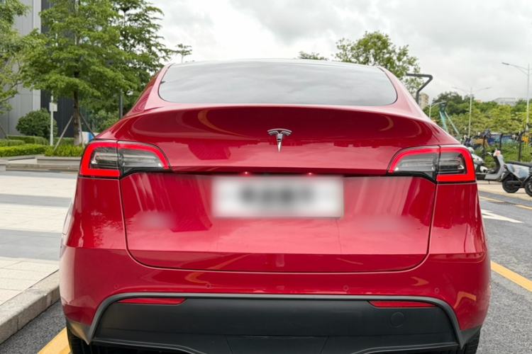 Used Tesla Model Y 2021 Long-Range All-Wheel-Drive Version 3D7 Exterior 2