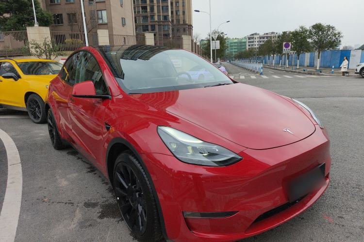 Used Tesla Model Y 2021 Long-Range All-Wheel-Drive Version 3D7 Exterior 2