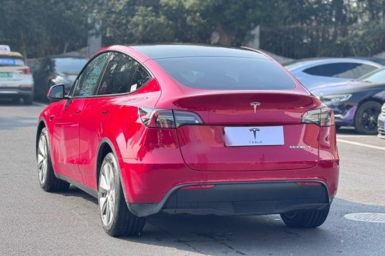 Used Tesla Model Y 2021 Long-Range All-Wheel-Drive Version 3D7 Exterior 2