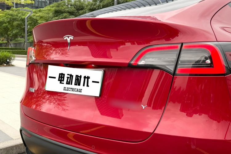 Used Tesla Model Y 2021 Long-Range All-Wheel-Drive Version 3D7 Exterior 3