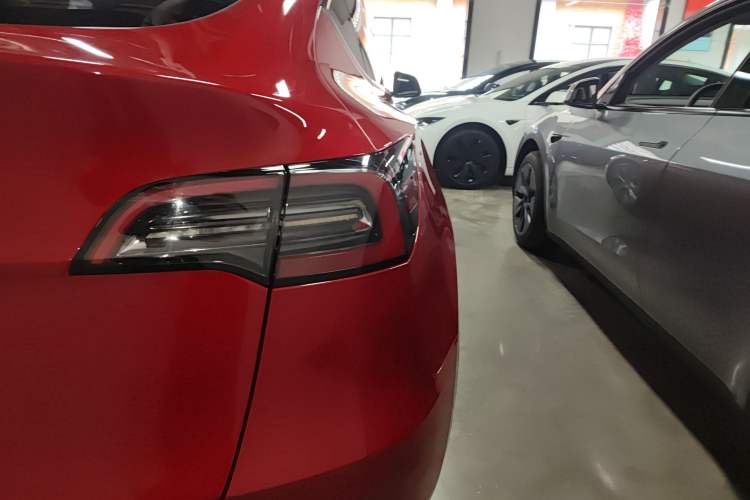 Used Tesla Model Y 2021 Standard Range Rear-Wheel Drive Version Exterior 3