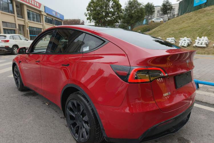 Used Tesla Model Y 2021 Long-Range All-Wheel-Drive Version 3D7 Exterior 3