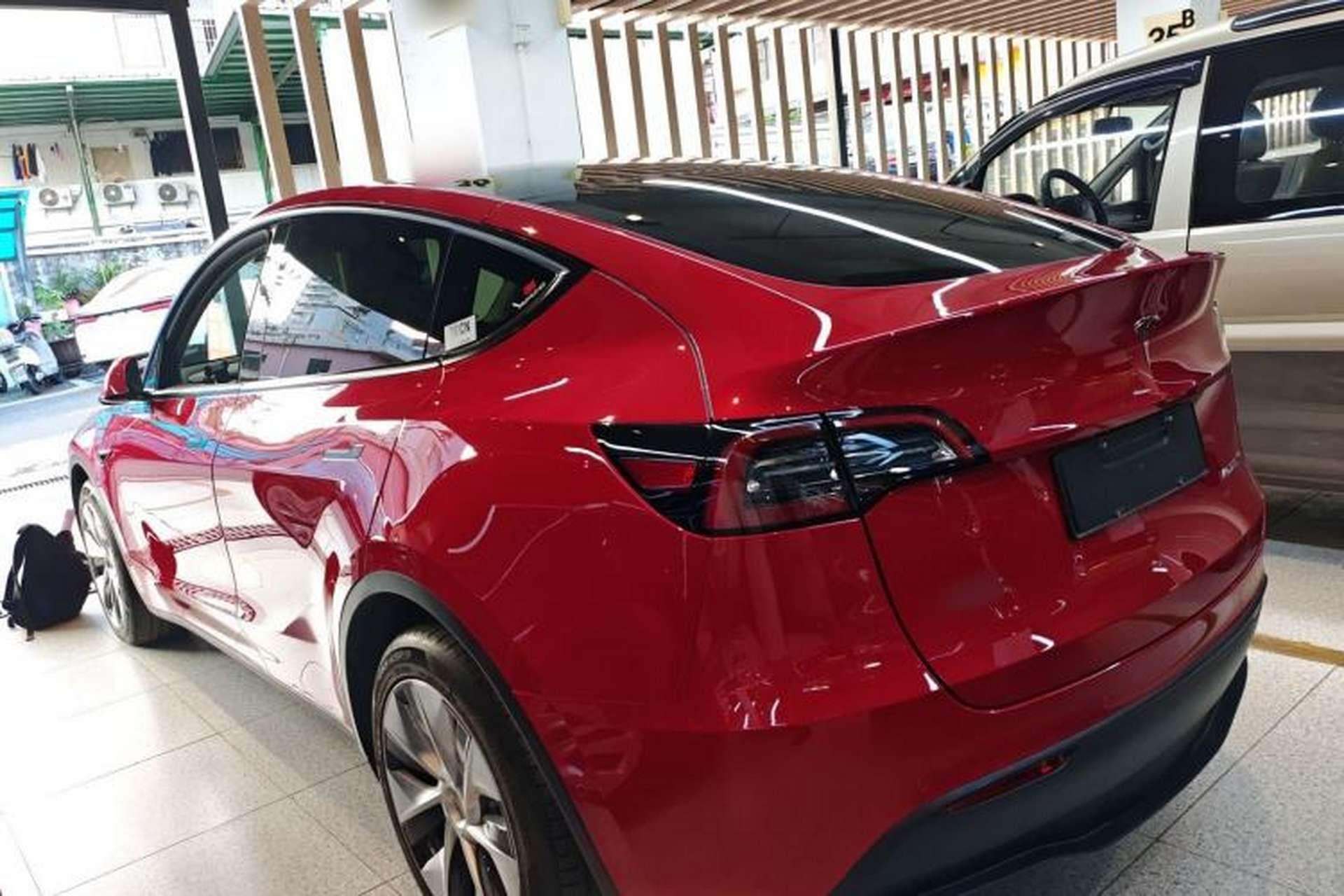 Used Tesla Model Y 2021 Long-Range All-Wheel-Drive Version 3D7 Exterior 3